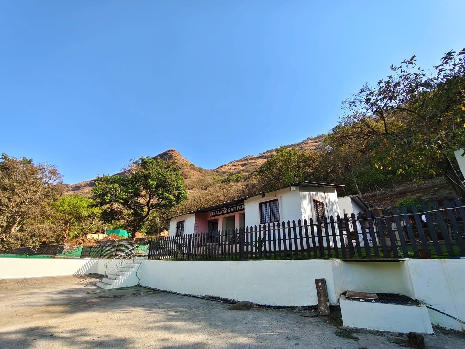 villa on rent for weekend gateways